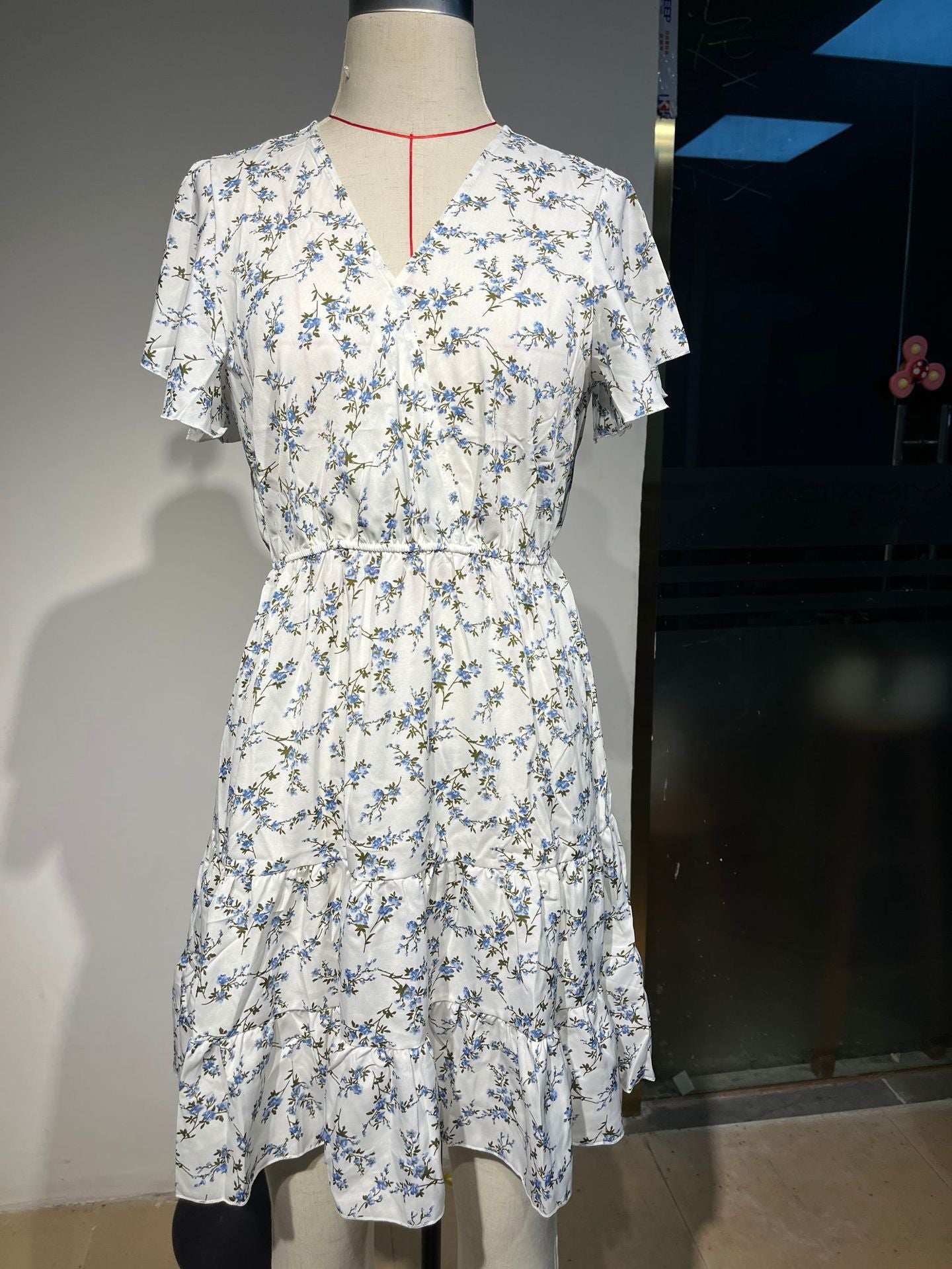 New V-Neck Flared Sleeve Floral Pleated Dress