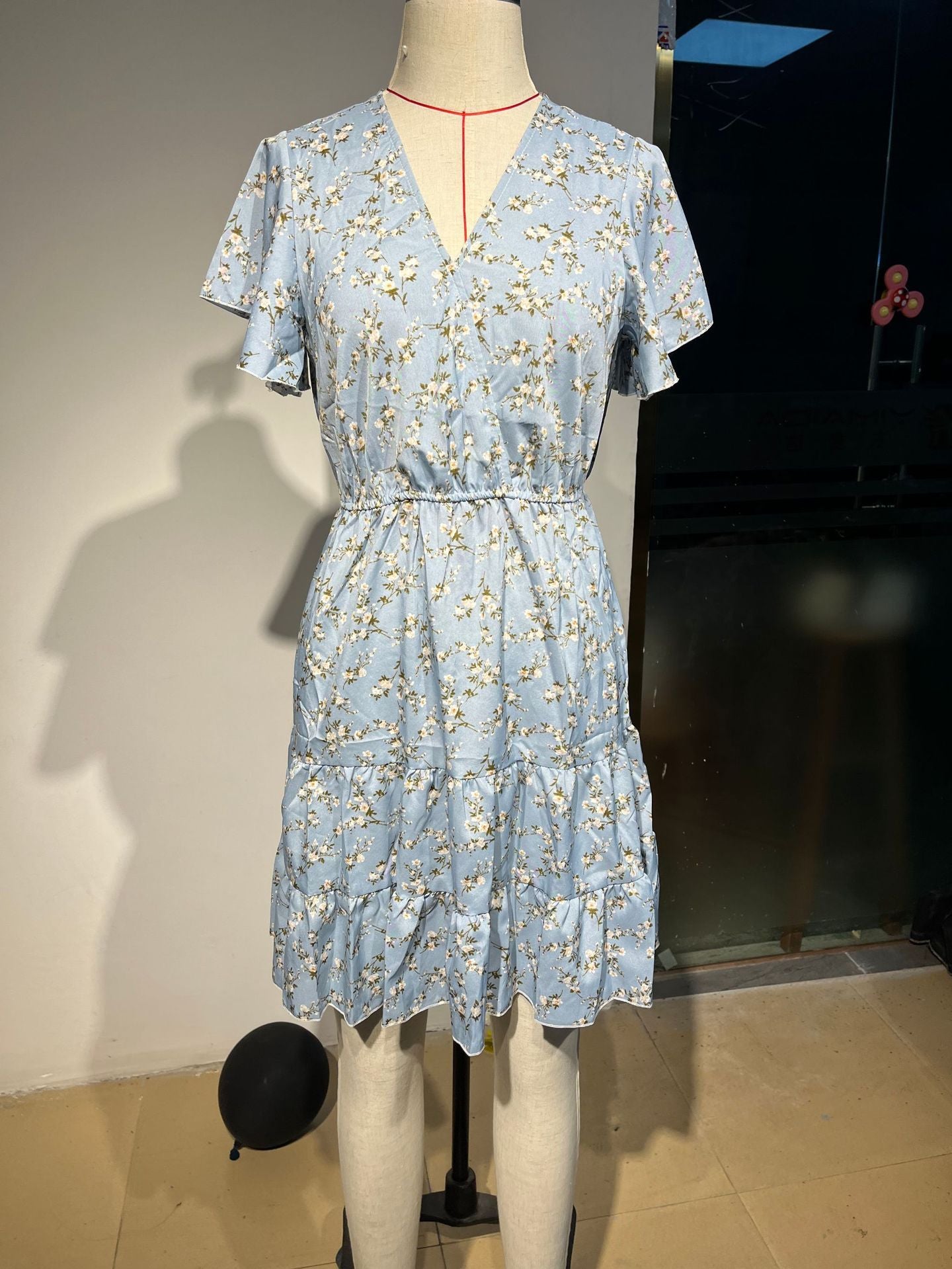 New V-Neck Flared Sleeve Floral Pleated Dress